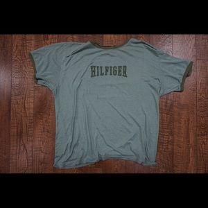a simple vintage tommy hilfiger tee
